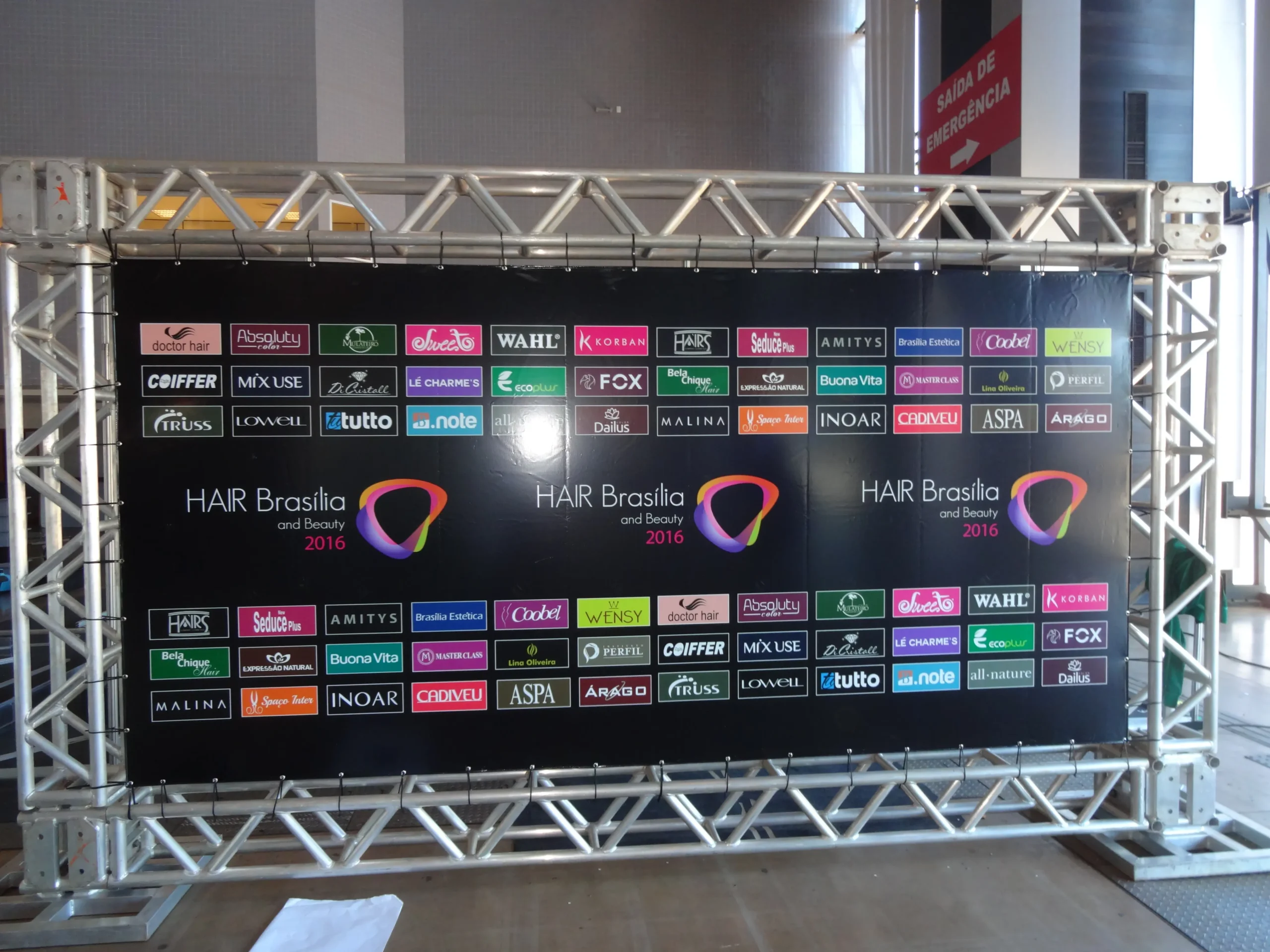 Painel de parceiros produzido para a Hair Brasília