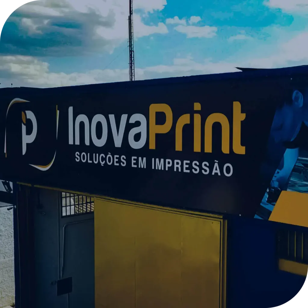 Fachada em ACM da Inova Print, exemplo de revestimento de comunicação visual