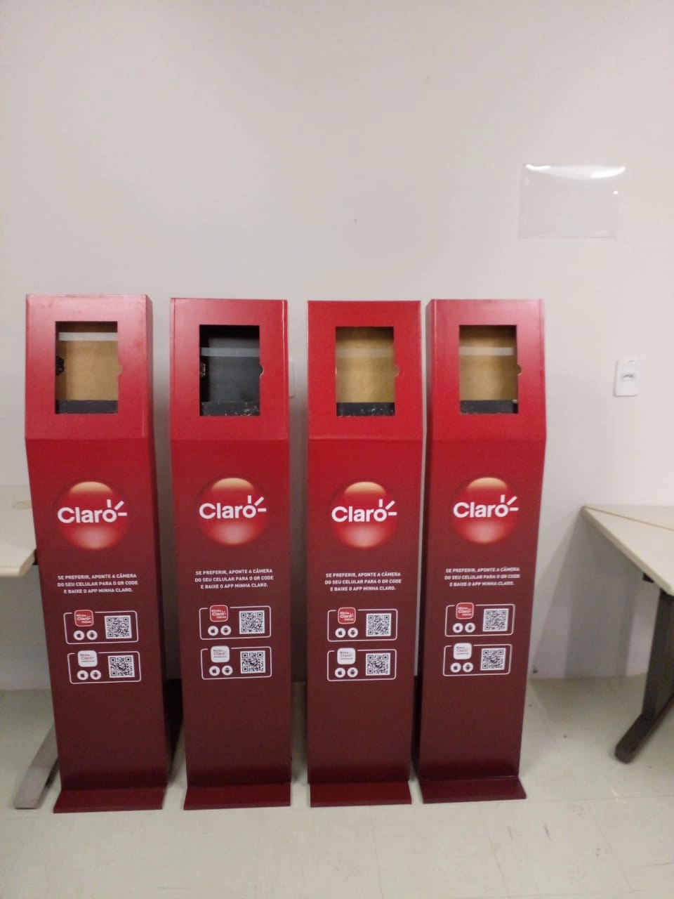 Totem promocional produzido pela Inova Print